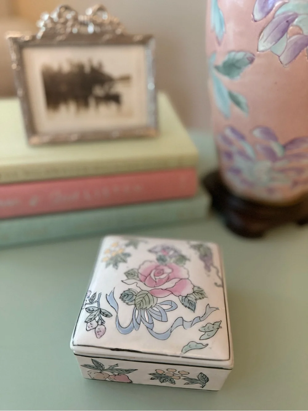 Vintage floral trinket box